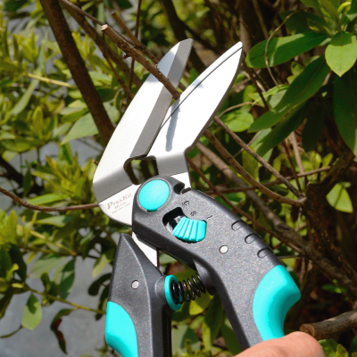 SR-339 Tijera multiusos con muelle y hoja serrada angulada 45º de Proskit